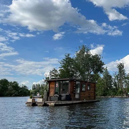 Gemuetliches Hausboot Mit Kamin In Berlin Hotel